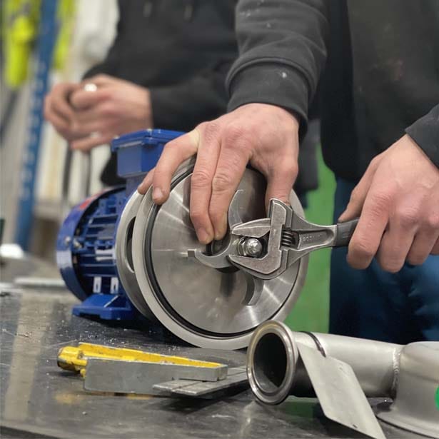 Thợ Tháo Lắp Máy Bơm Nước 24/24