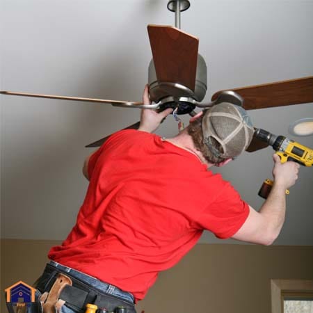 Quạt có mùi khét