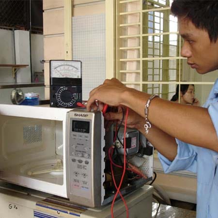 thợ sửa lò vi sóng