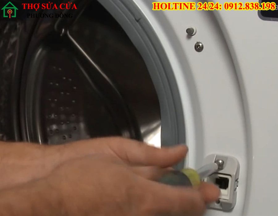 Máy giặt Bosch không đóng được cửa