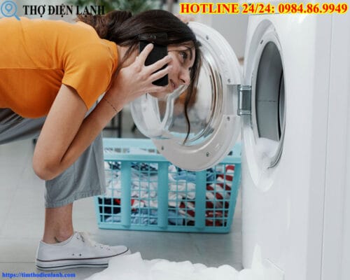 Máy giặt Electrolux dang chạy bỗng tắt