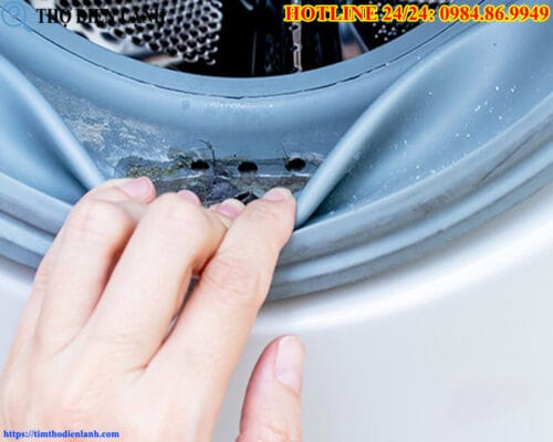 Máy giặt Funiki bị tràn nước