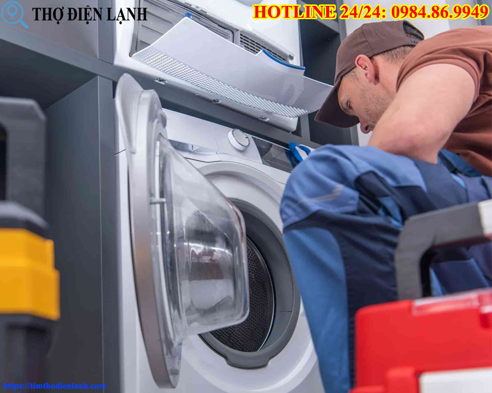Máy giặt Hitachi dang chạy bỗng tắt