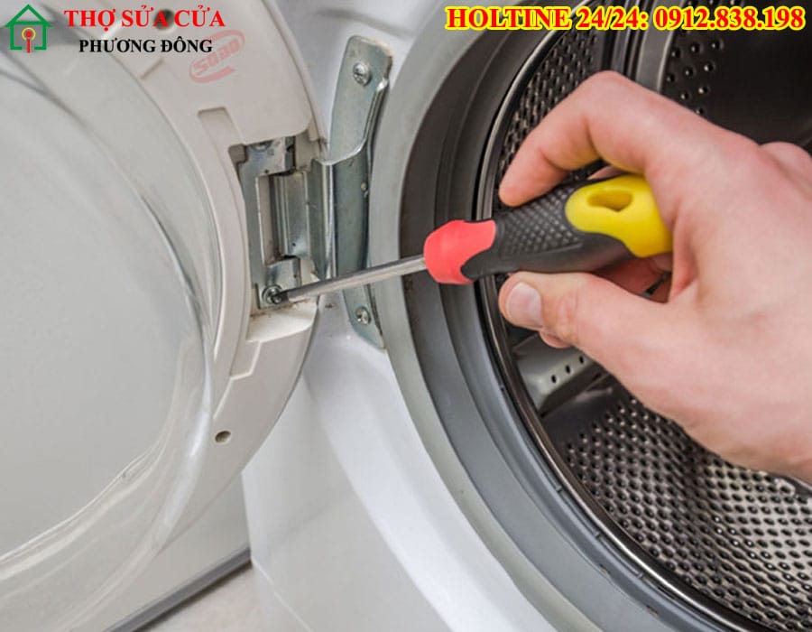 Máy giặt Hitachi không đóng được cửa