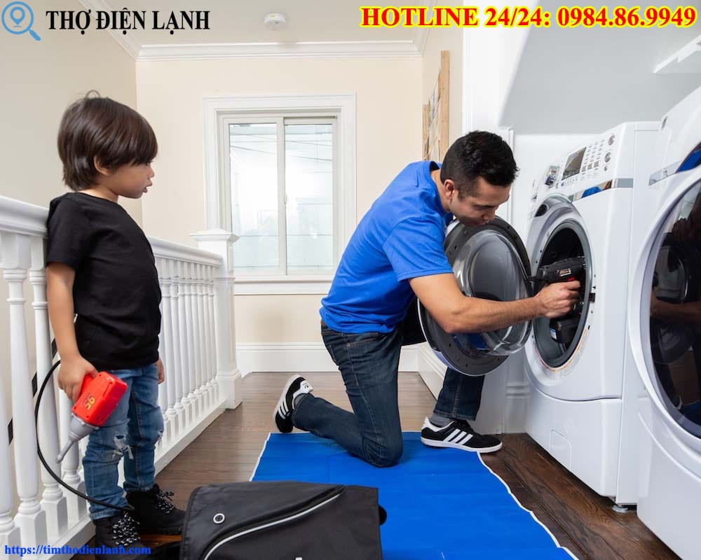 Máy giặt Indesit có mùi khét