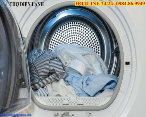 Máy giặt Samsung dang chạy bỗng tắt