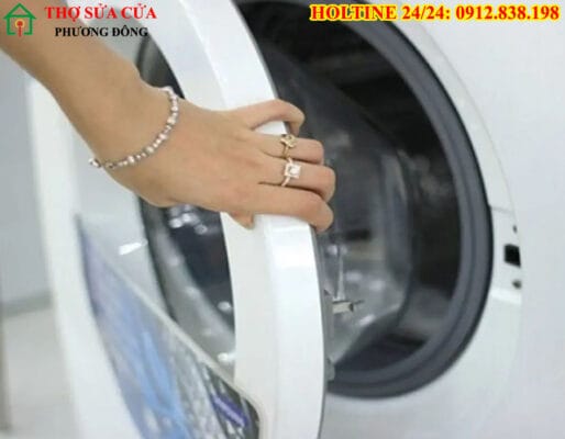 Máy giặt Sanyo không đóng được cửa