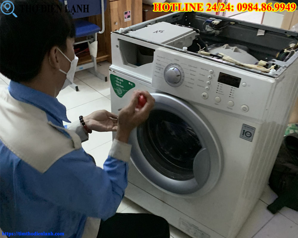 Máy giặt Sharp dang chạy bỗng tắt