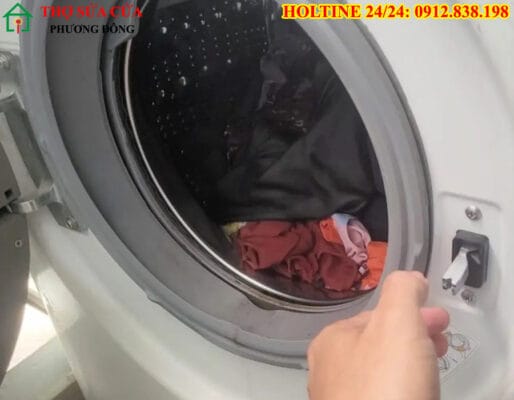 Máy giặt Sharp không đóng được cửa