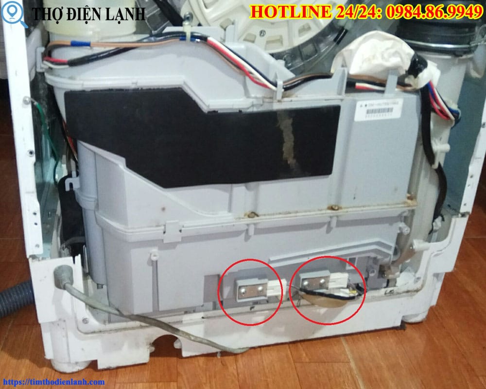 Máy giặt TCL có mùi khét