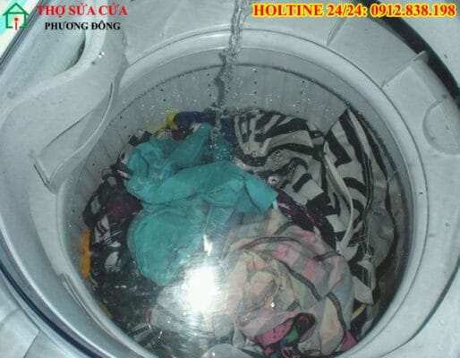 Máy giặt chảy nước liên tục
