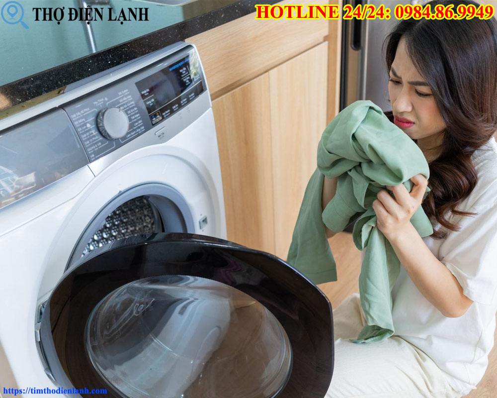Máy giặt có mùi hôi