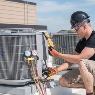 Thợ bảo dưỡng điều hòa chuyên nghiệp