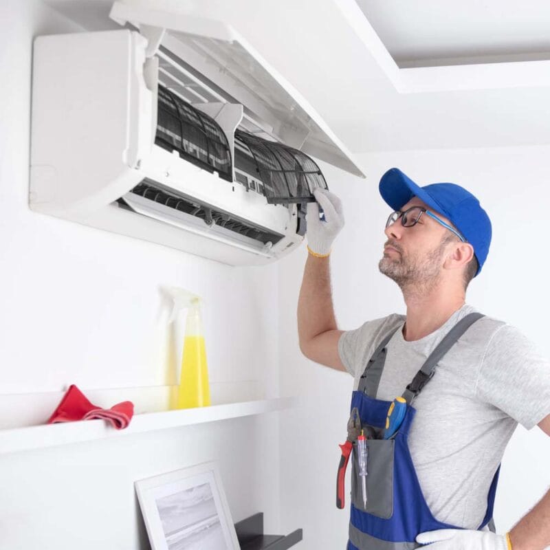 Thợ bảo dưỡng điều hòa tại nhà uy tín