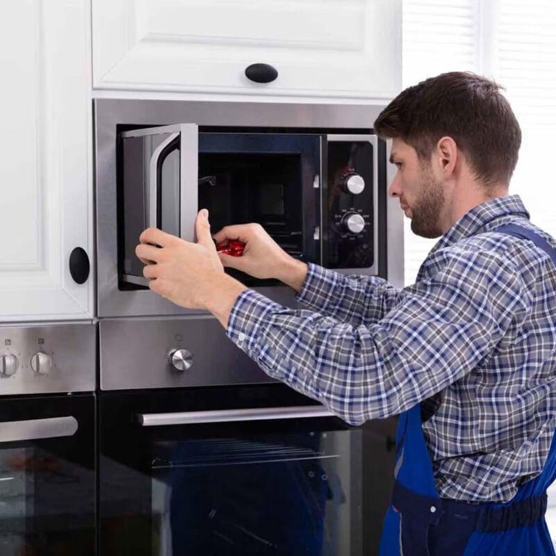 Thợ sửa mã lỗi lò vi sóng tại nhà