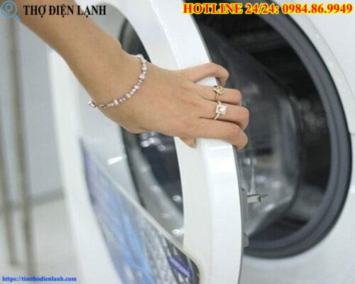 Cửa kính máy giặt Bosch bị vỡ