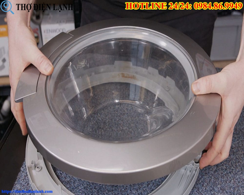 Cửa kính máy giặt Indesit bị vỡ