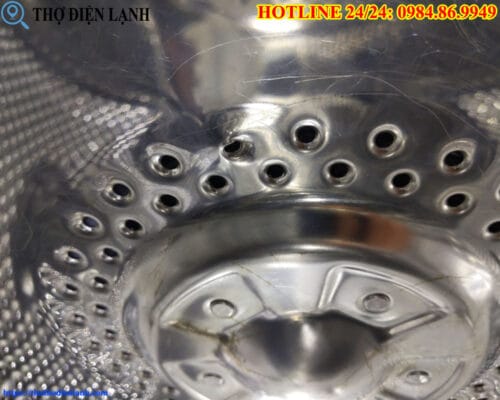 Lồng máy giặt Aqua bị thủng