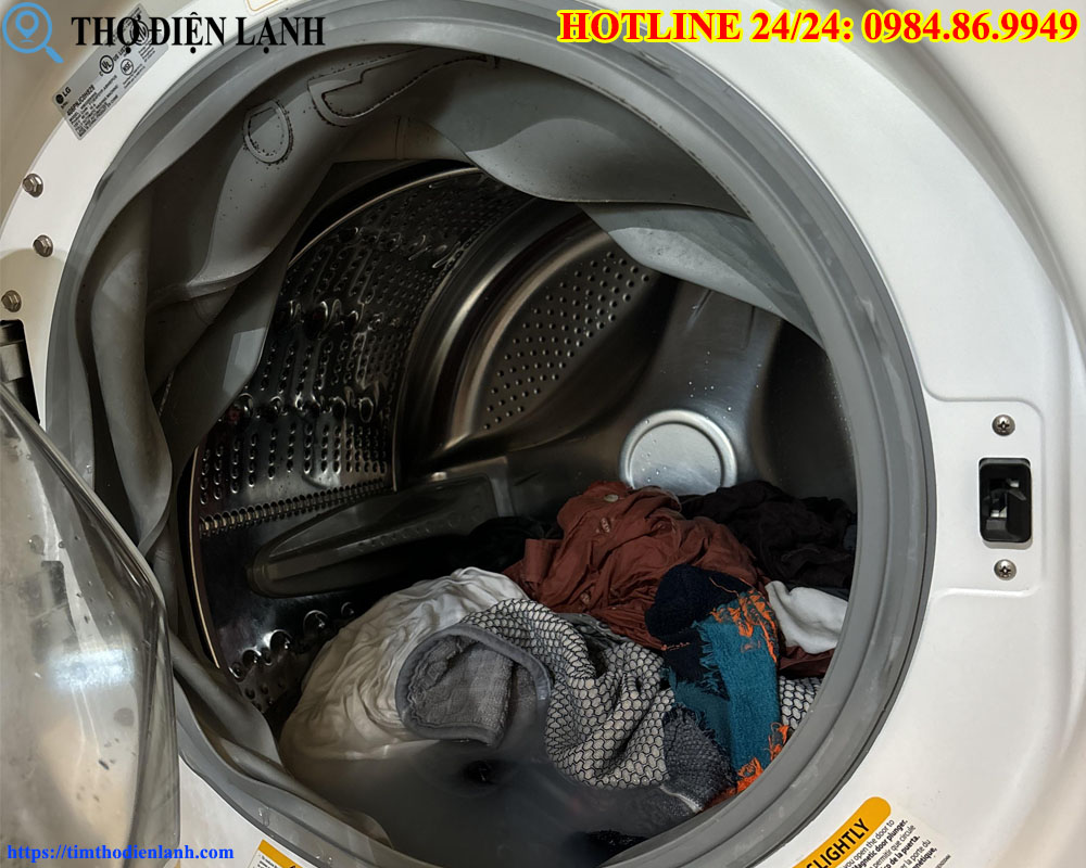 Lồng máy giặt Electrolux bị thủng
