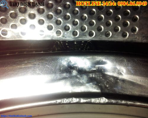 Lồng máy giặt Samsung bị thủng