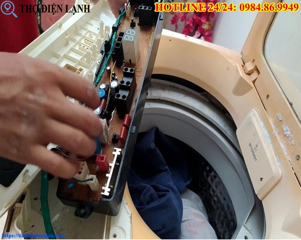 Máy giặt AEG vừa cấp nước vừa xả