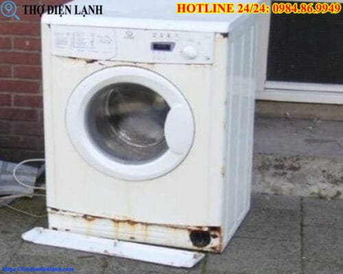 Máy giặt Aqua bị rỉ sét