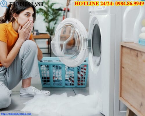 Máy giặt Candy vừa vắt vừa xả nước