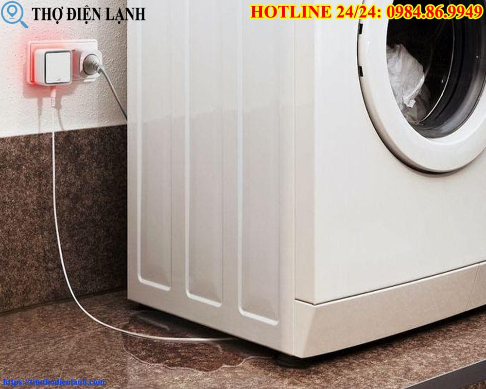 Máy giặt bị rò nước ở chân