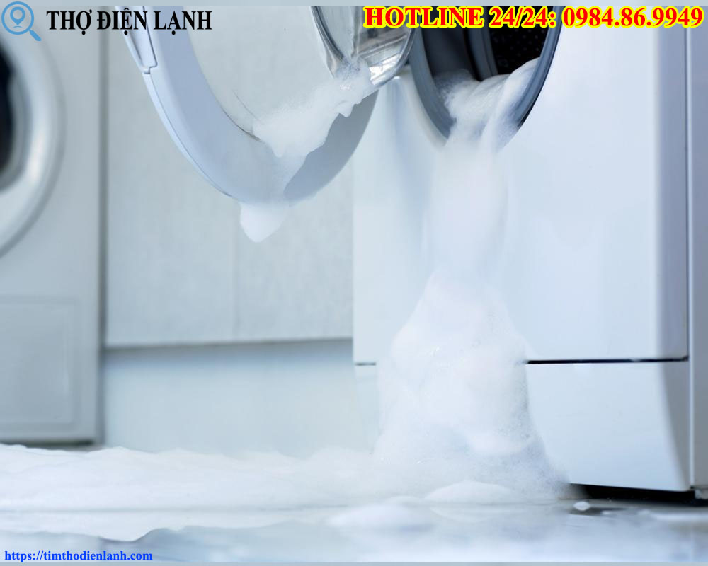 Máy giặt bị rò nước ở chân