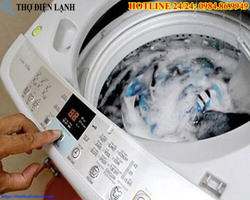 Máy giặt vừa vắt vừa xả nước