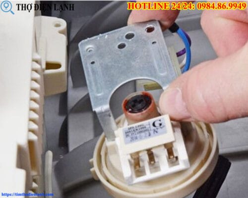 Sửa máy giặt Ariston bị liệt phím