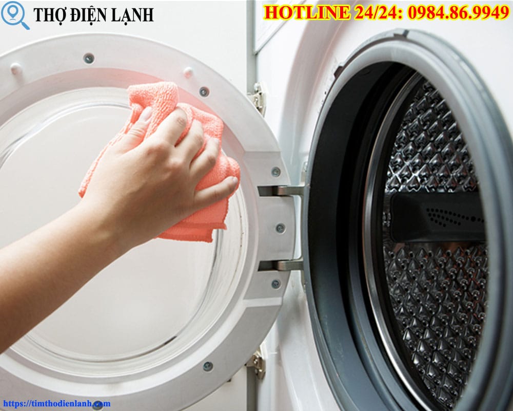 Sửa máy giặt Indesit bị chảy nước