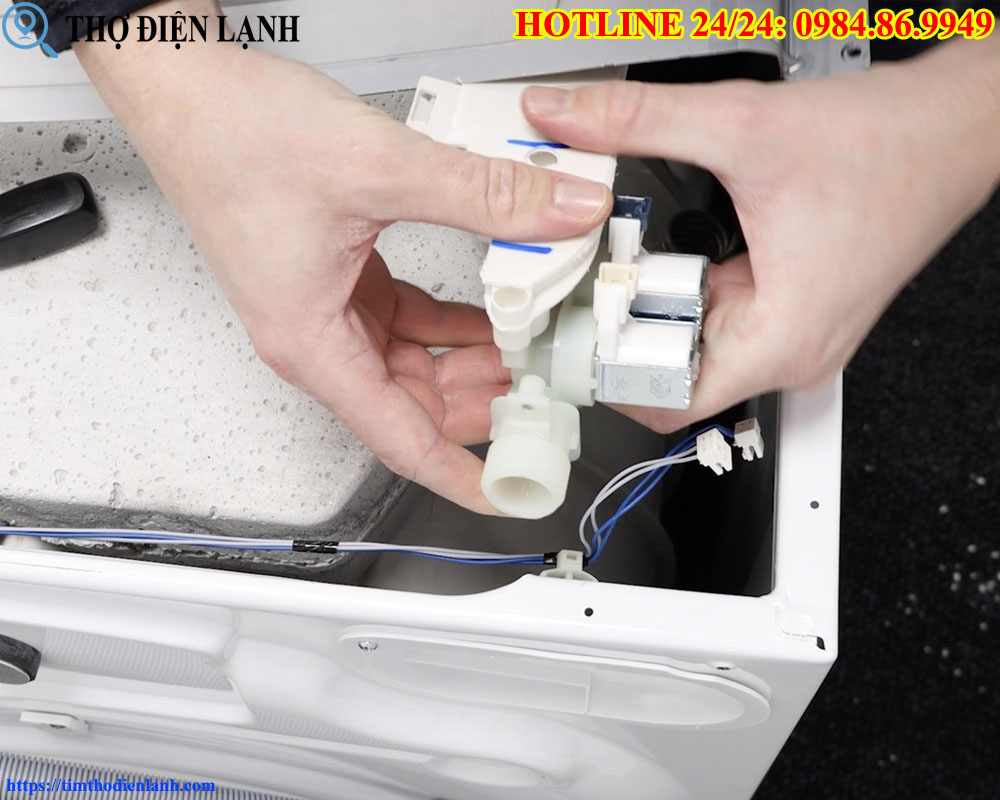 Sửa thay van cấp nước máy giặt AEG
