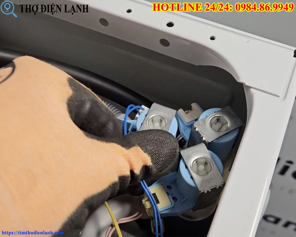 Sửa thay van cấp nước máy giặt Siemens
