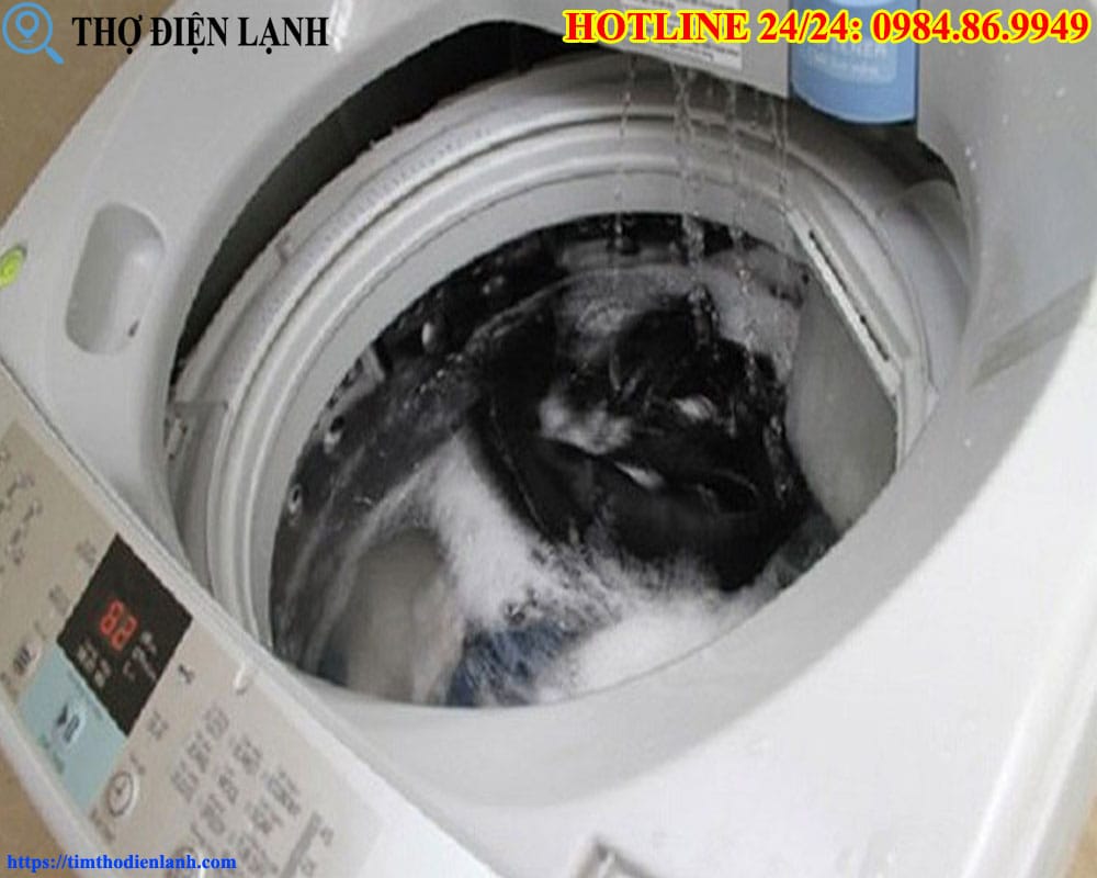 Tắt máy giặt Sharp mà nước vẫn chảy