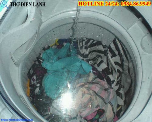 Tắt máy giặt Toshiba mà nước vẫn chảy