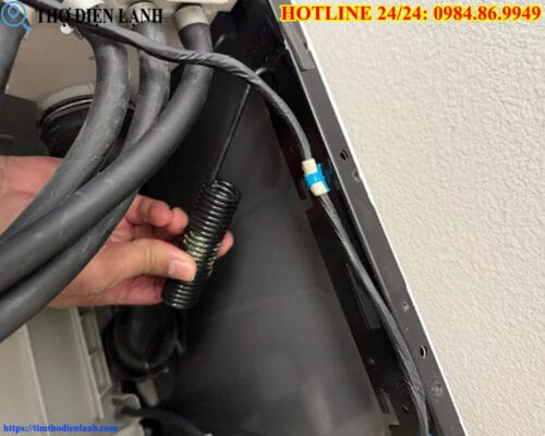Thay lò xo máy giặt Gree