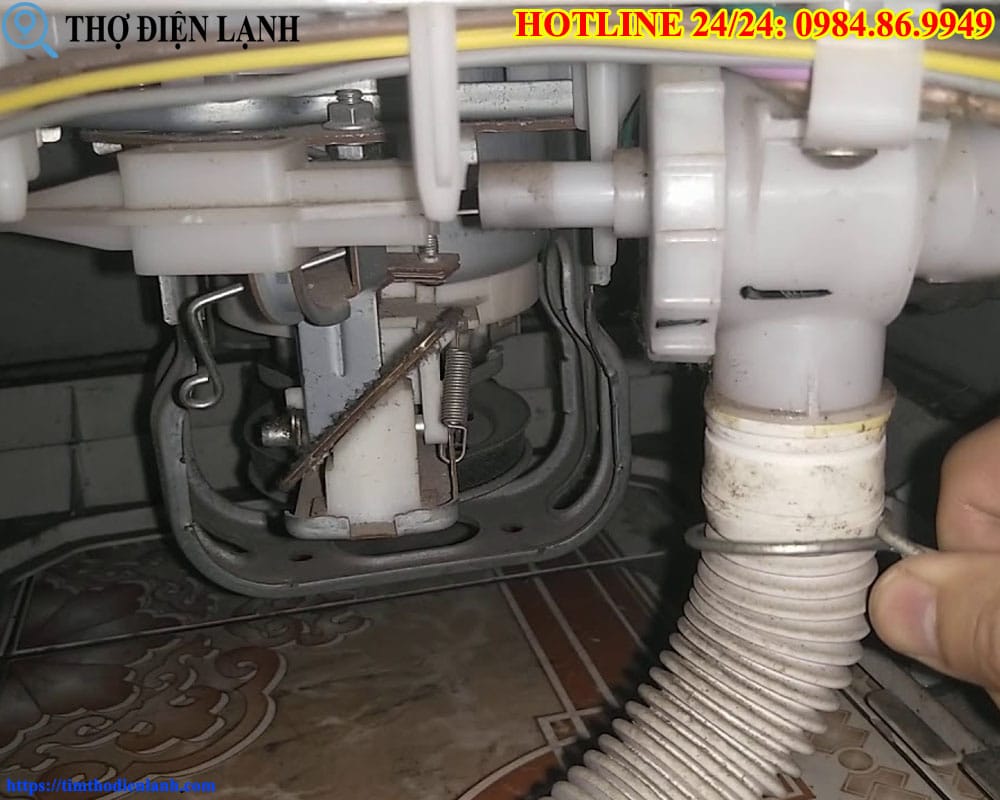 Thay van cấp nước máy giặt Candy