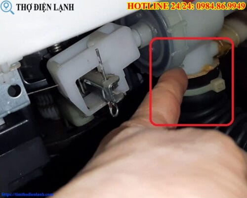 Thay van cấp nước máy giặt Casper