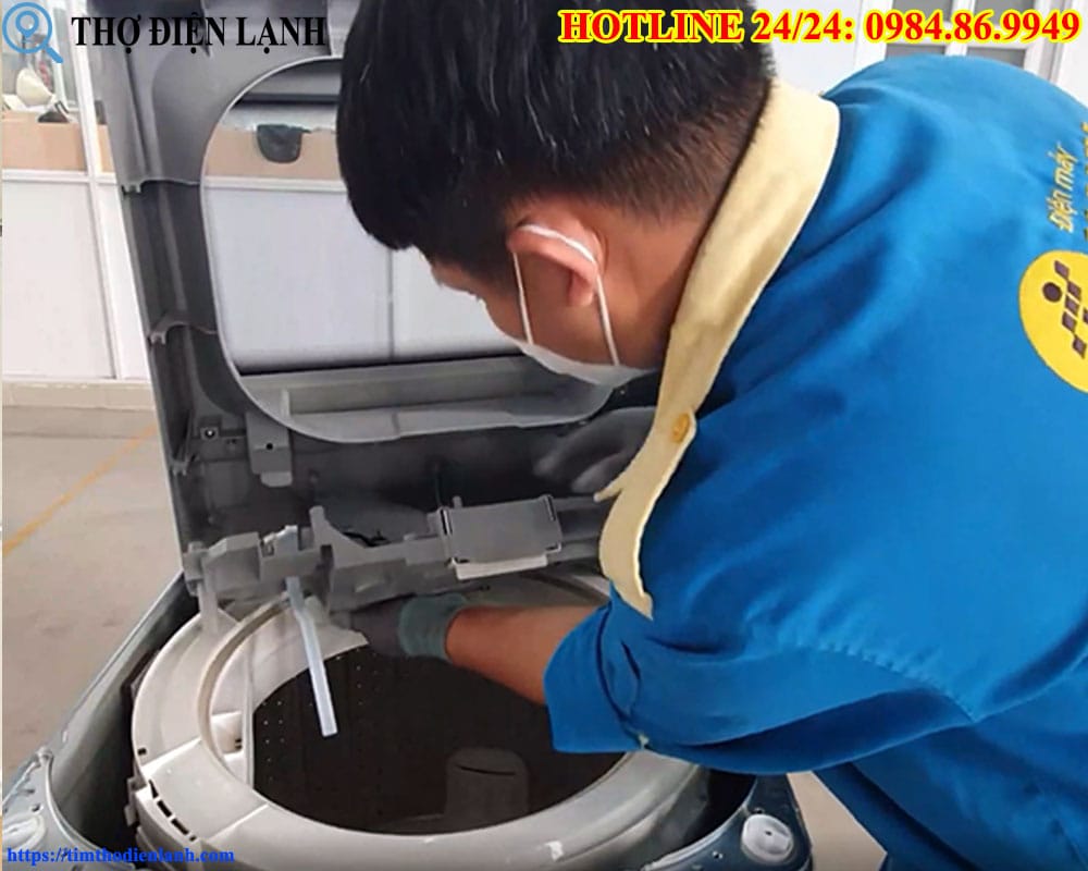 Thay van cấp nước máy giặt Electrolux