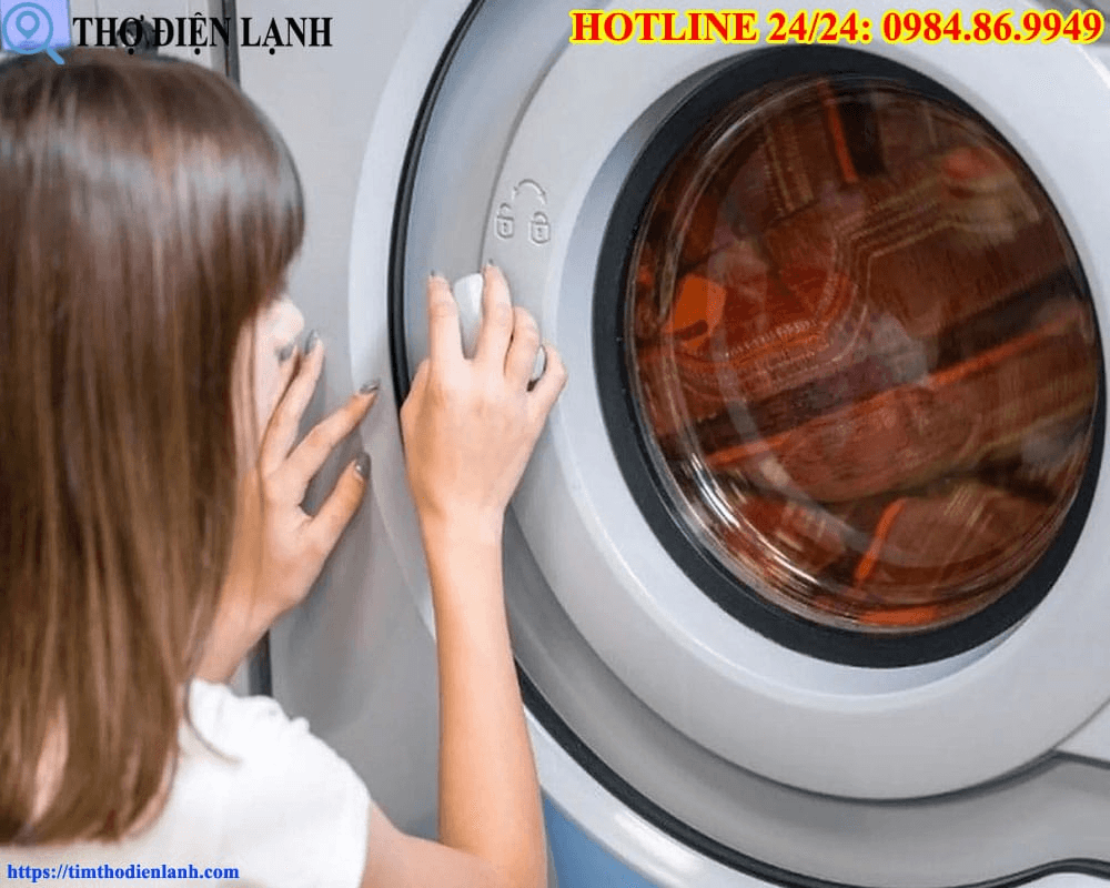 Tắt máy giặt Samsung mà nước vẫn chảy