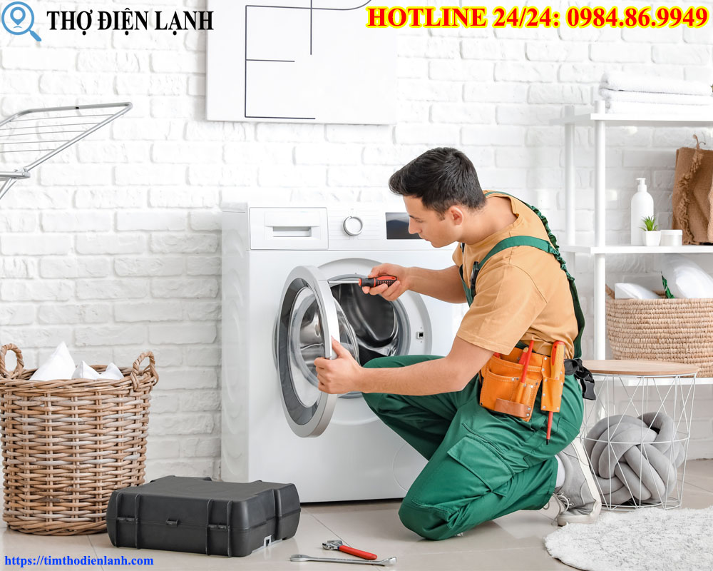 máy giặt Hitachi vừa vắt vừa xả nước