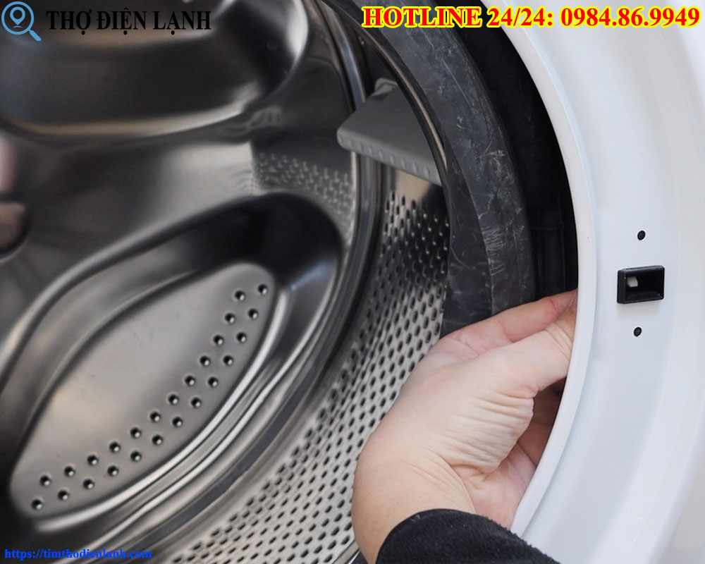 thay phớt cửa máy giặt Electrolux