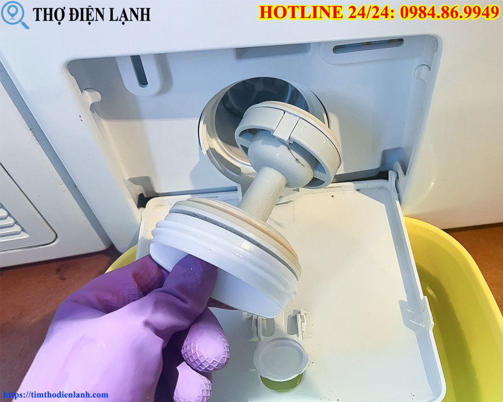 vệ sinh máy giặt Comfee’ định kỳ