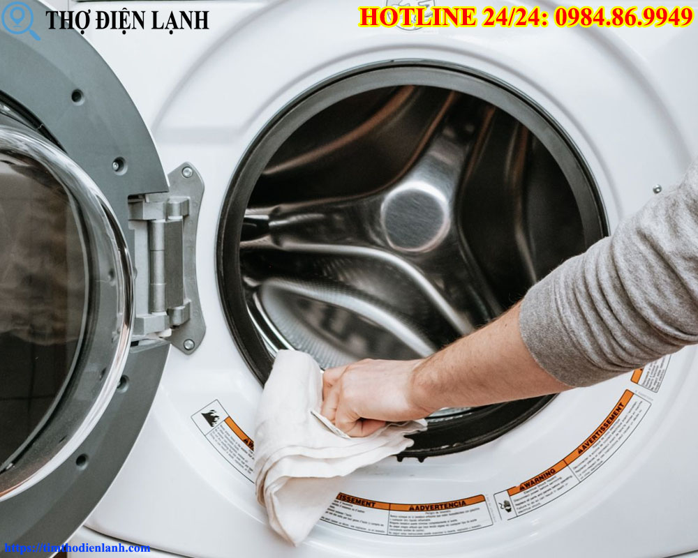 vệ sinh máy giặt Indesit định kỳ