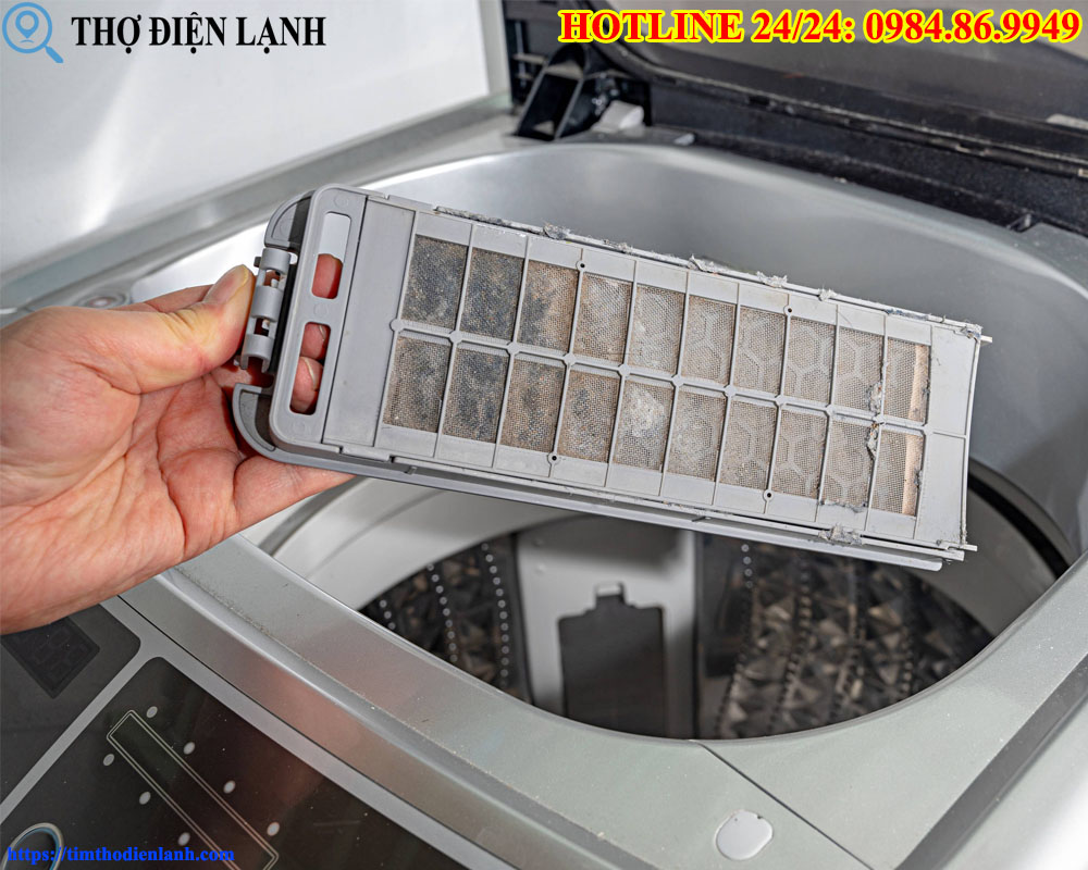 vệ sinh máy giặt TCL định kỳ