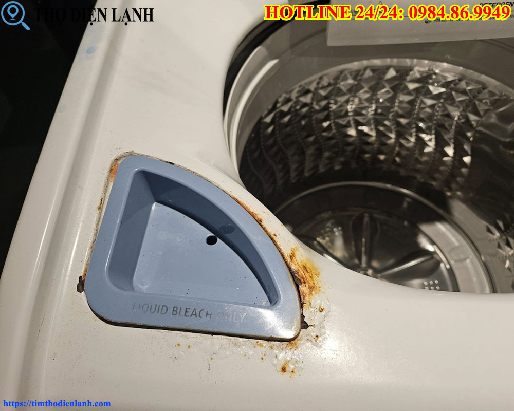 vỏ máy giặt Comfee’ bị rỉ sét