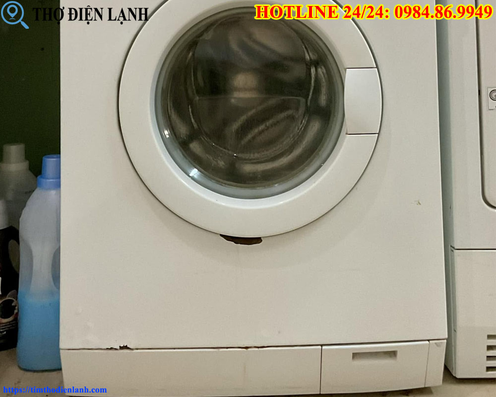 vỏ máy giặt Indesit bị rỉ sét