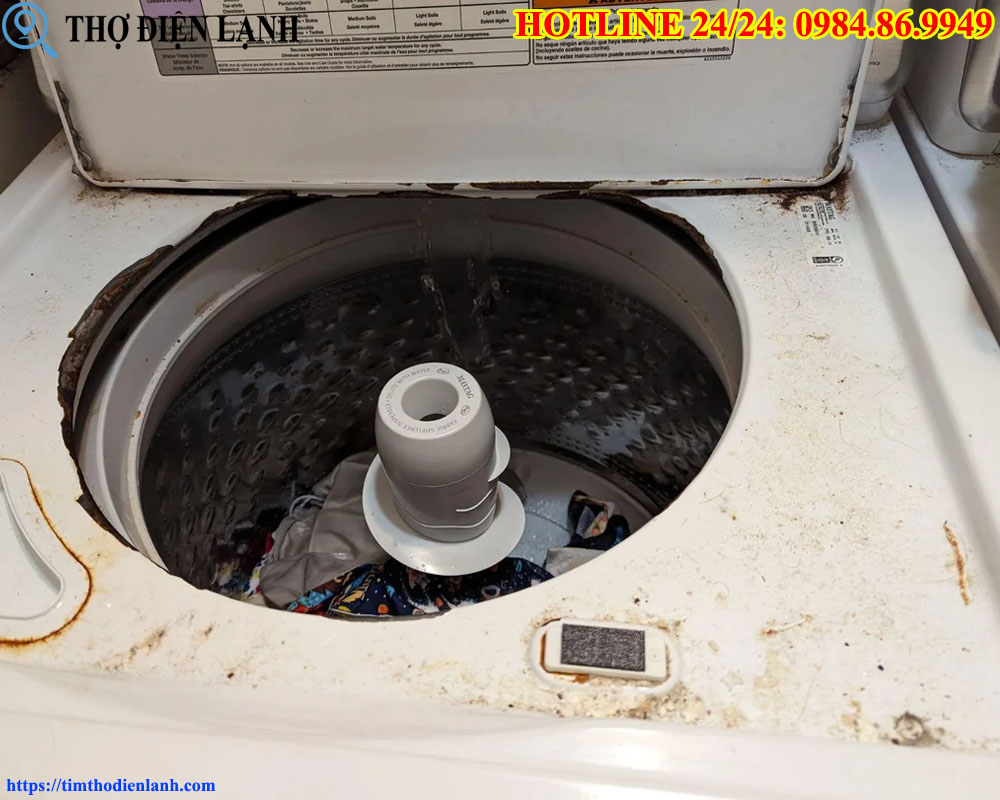 vỏ máy giặt Midea bị rỉ sét