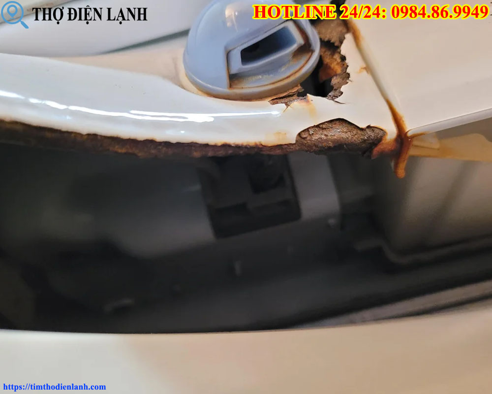 vỏ máy giặt TCL bị rỉ sét